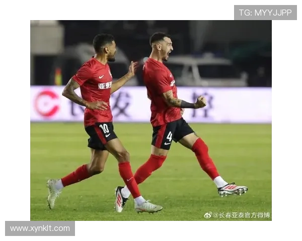 浙江队与长春亚泰激战正酣 双方鏖战赛场争夺三分荣耀