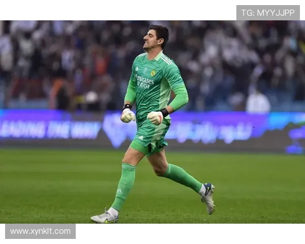 蒂博·库尔图瓦：从天才门将到世界足坛巨星的成长历程